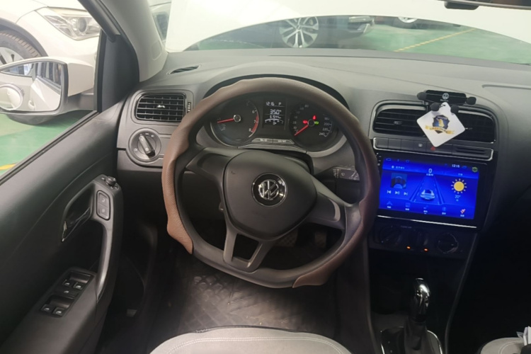 Volkswagen Polo 2018 car image #11