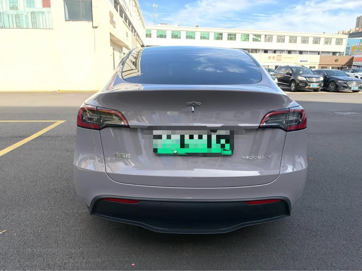 Tesla Model Y 2024 #7 Tesla Model Y 2024 صورة سيارة #7