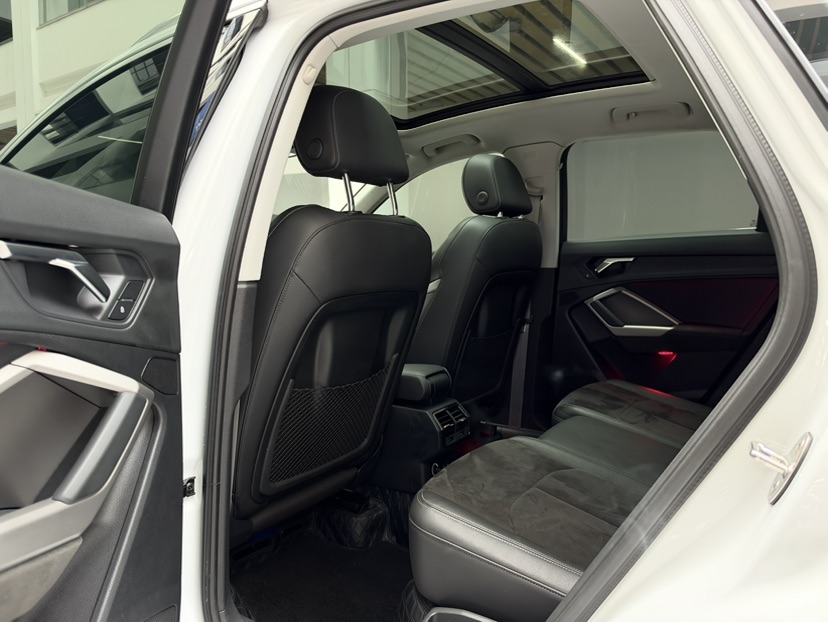 Audi Q3 2023 car image #12