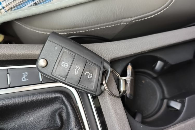 Volkswagen Golf 2014 car image #9