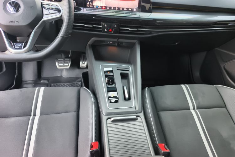 Volkswagen Golf 2021 car image #15