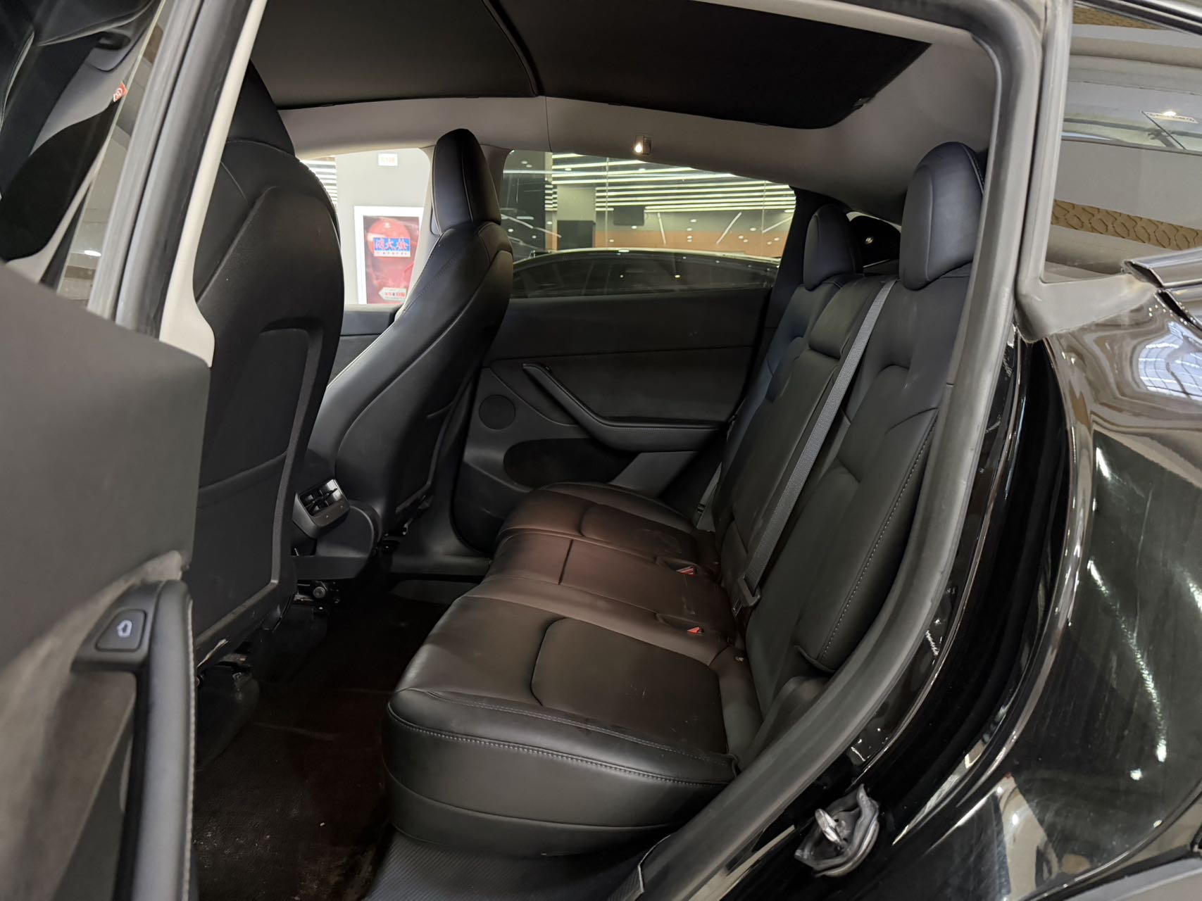 Tesla Model Y 2023 car image #8