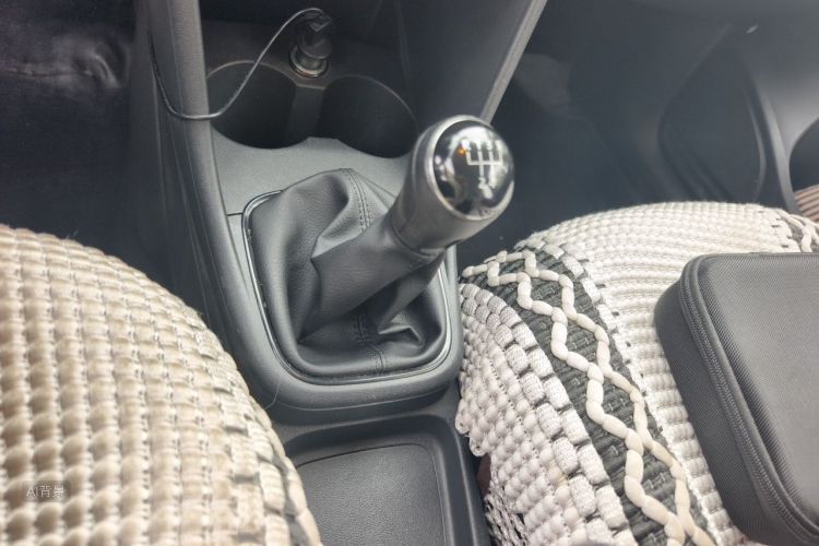 Volkswagen Polo 2018 car image #16