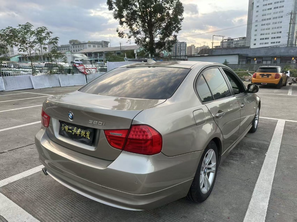 BMW 3 Series 2011 #9 BMW 3 Series 2011 car image #9