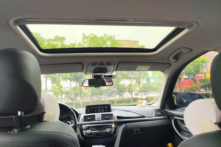 BMW 3 Series 2018 car image #20