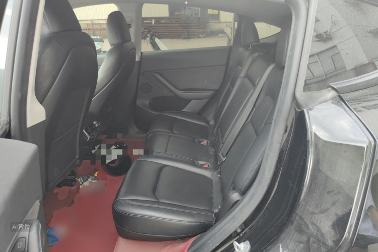 Tesla Model Y 2023 car image #19