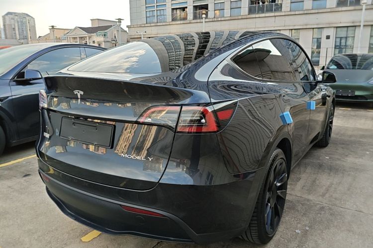 Tesla Model Y 2024 car image #5