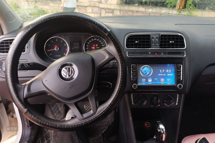 Volkswagen Polo 2016 car image #11