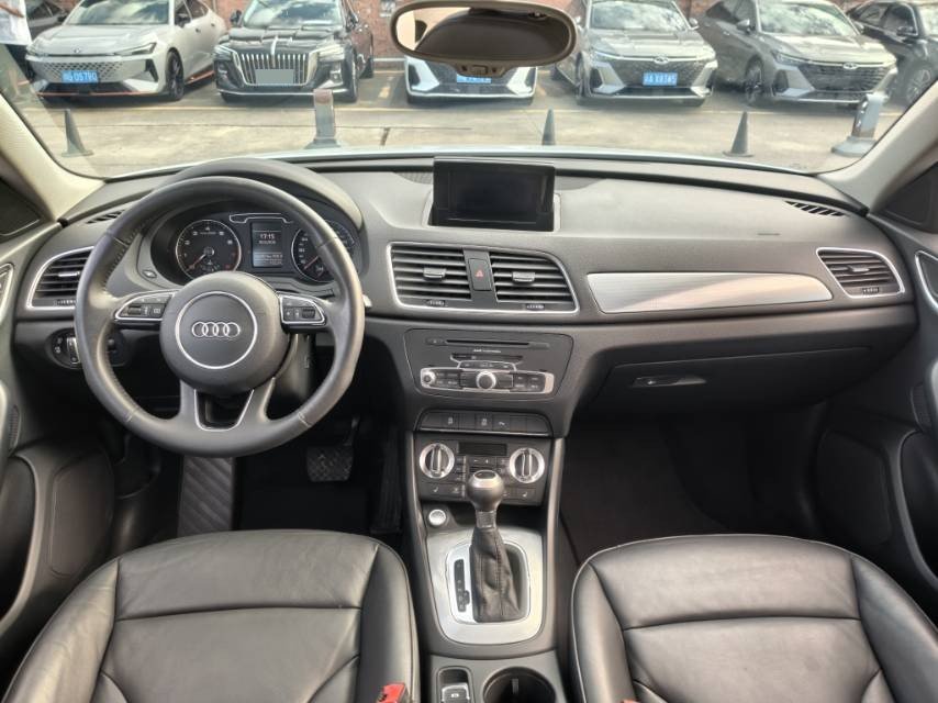 Audi Q3 2016 car image #9