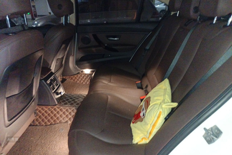 BMW 3 Series 2018 car image #19