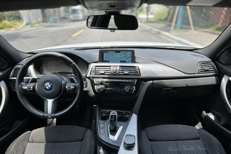 BMW 3 Series 2018 #11 BMW 3 Series 2018 car image #11