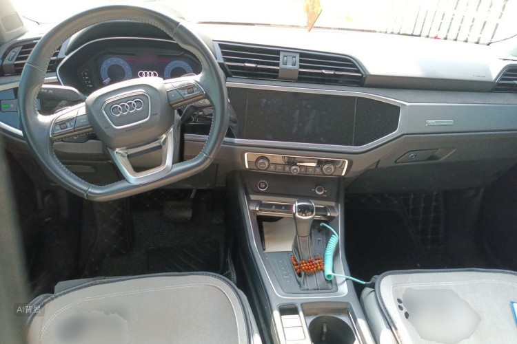 Audi Q3 2021 صورة سيارة #11