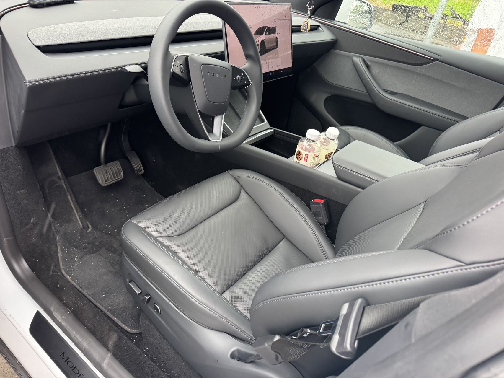 Tesla Model Y 2026 #4 Tesla Model Y 2026 car image #4