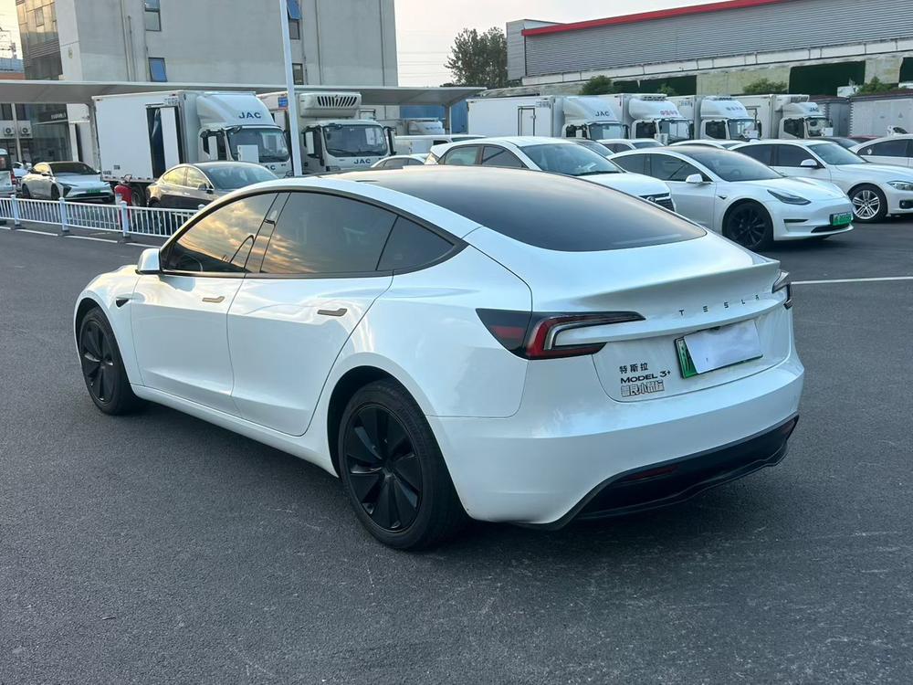 Tesla Model 3 2025 car image #4