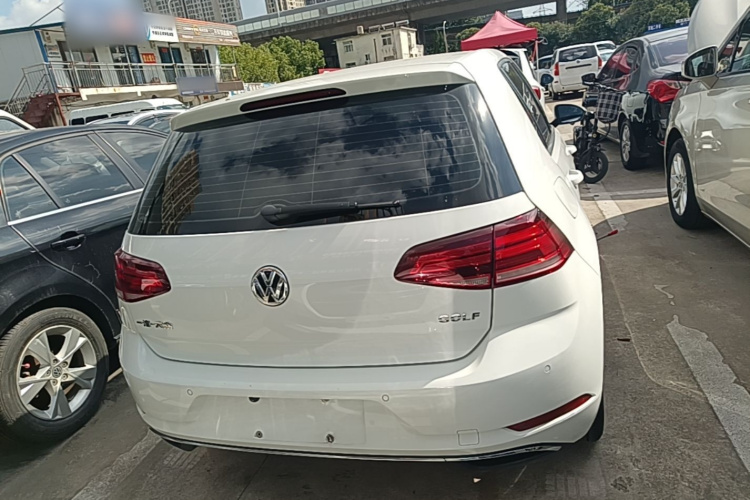 Volkswagen Golf 2018 car image #4
