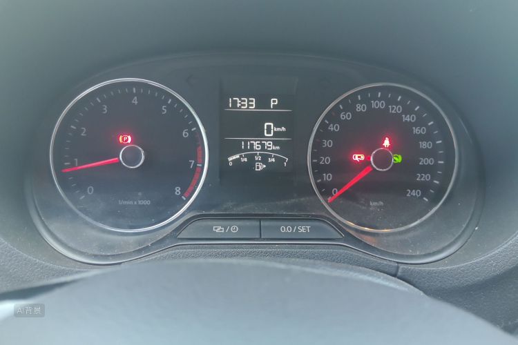Volkswagen Polo 2015 car image #13