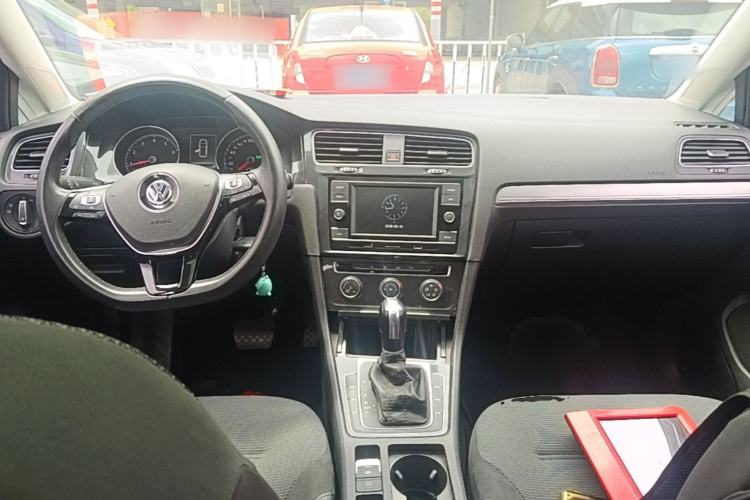 Volkswagen Golf 2018 car image #10