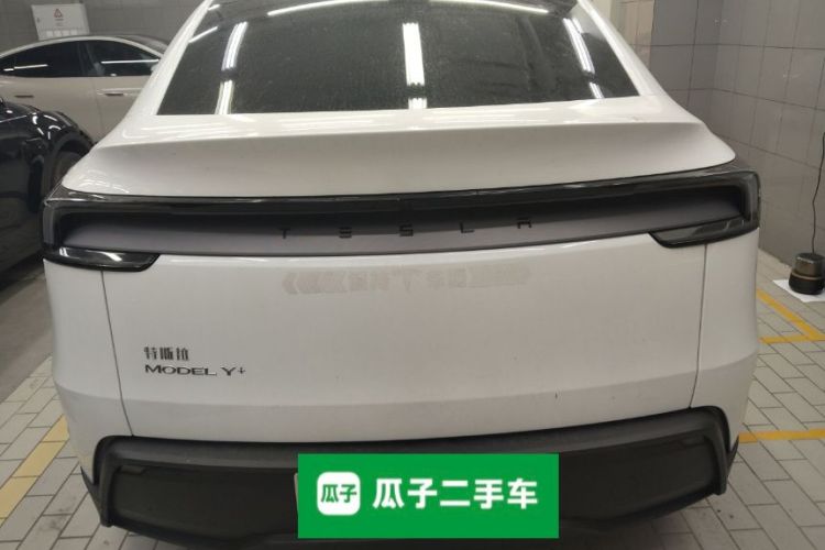 Tesla Model Y 2025 #6 Tesla Model Y 2025 car image #6