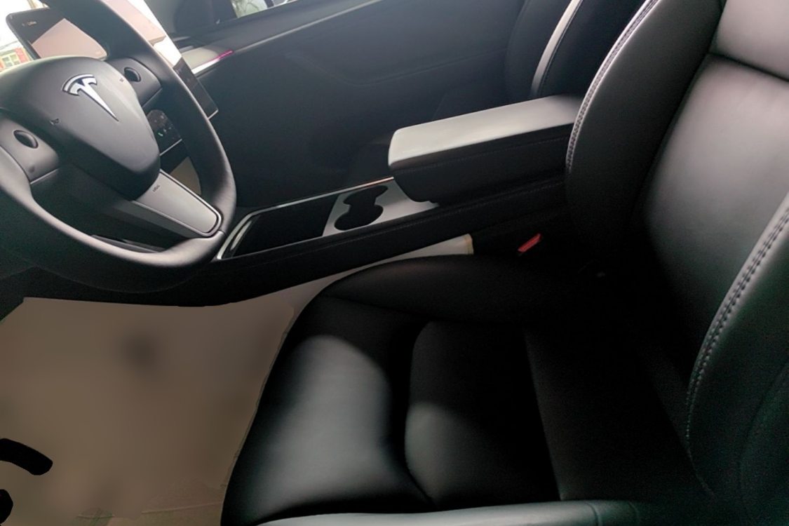 Tesla Model Y 2023 car image #12