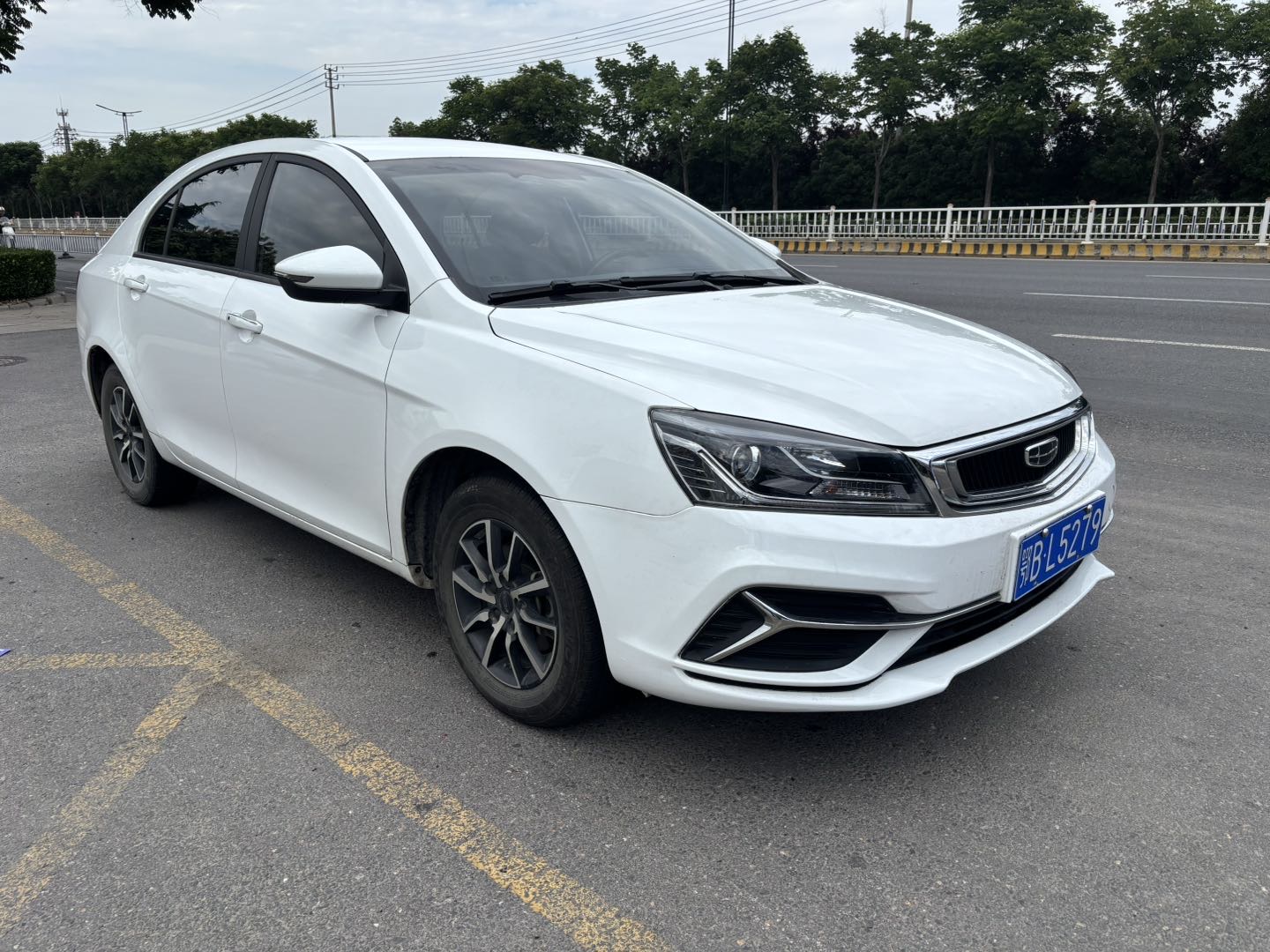 GEELY Emgrand 2019 #3 GEELY Emgrand 2019 car image #3