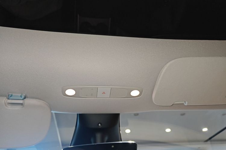 Tesla Model Y 2023 #18 Tesla Model Y 2023 car image #18