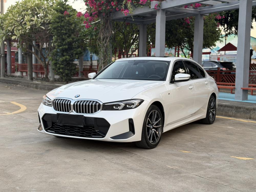 BMW 3 Series 2023 صورة سيارة 