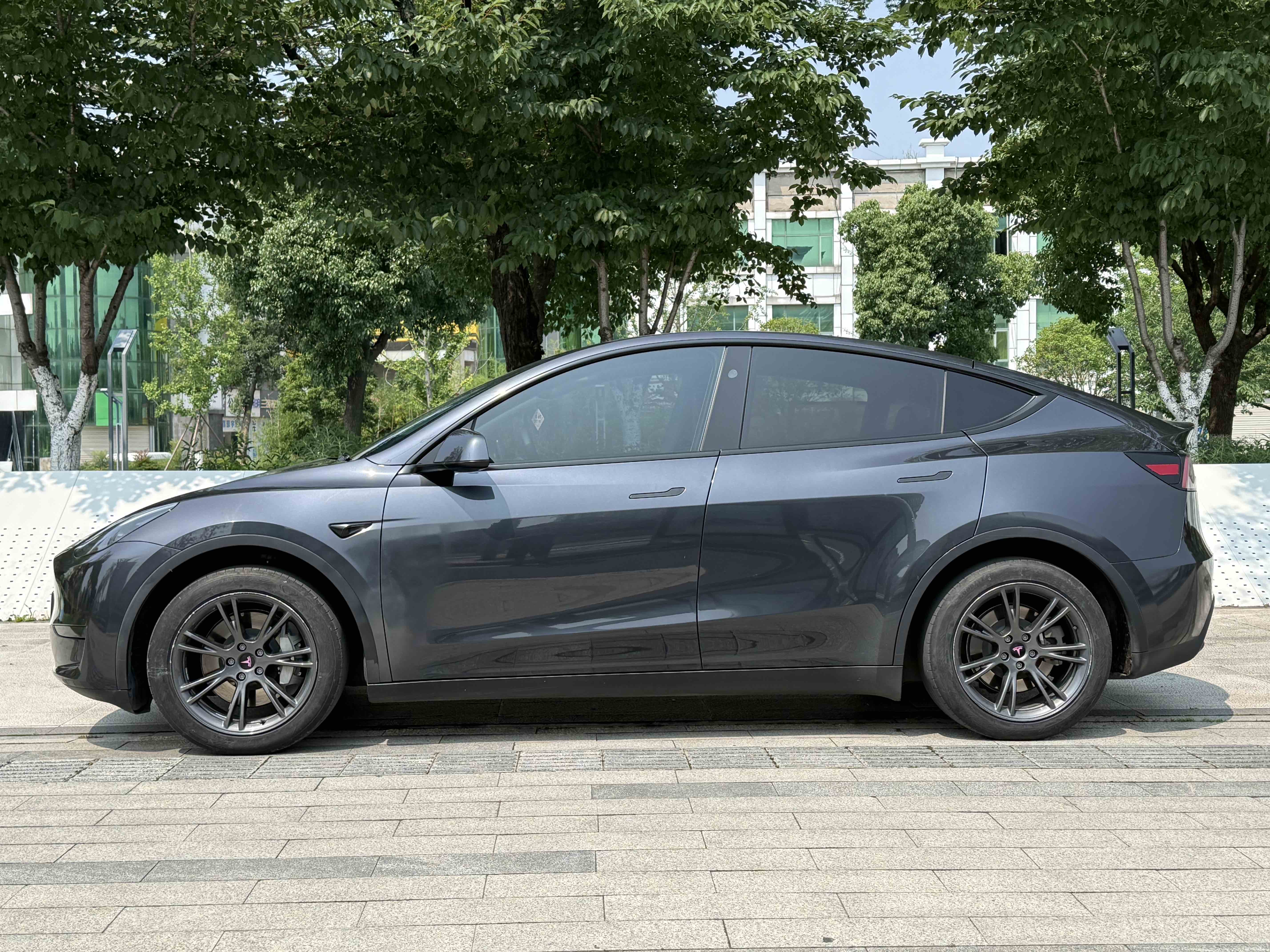 Tesla Model Y 2024 #5 Tesla Model Y 2024 car image #5