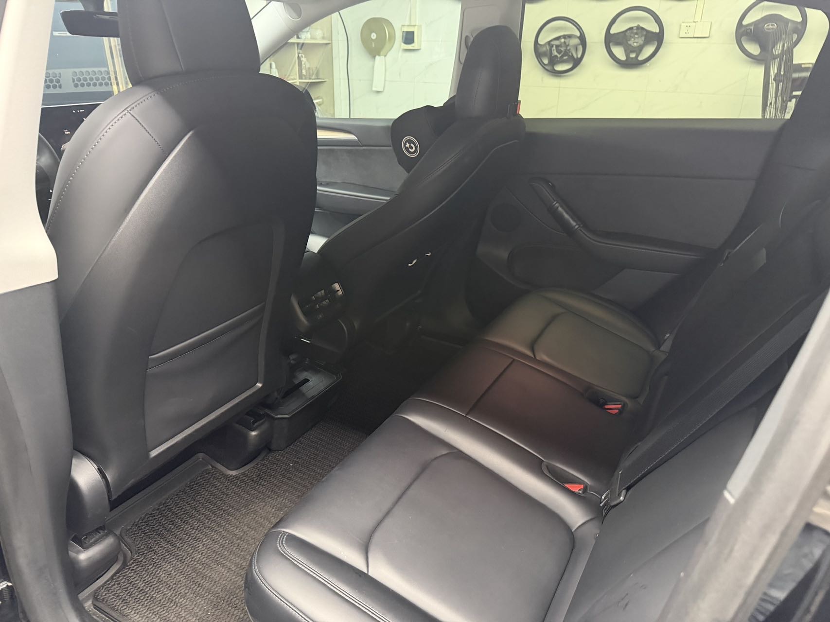Tesla Model Y 2022 car image #6