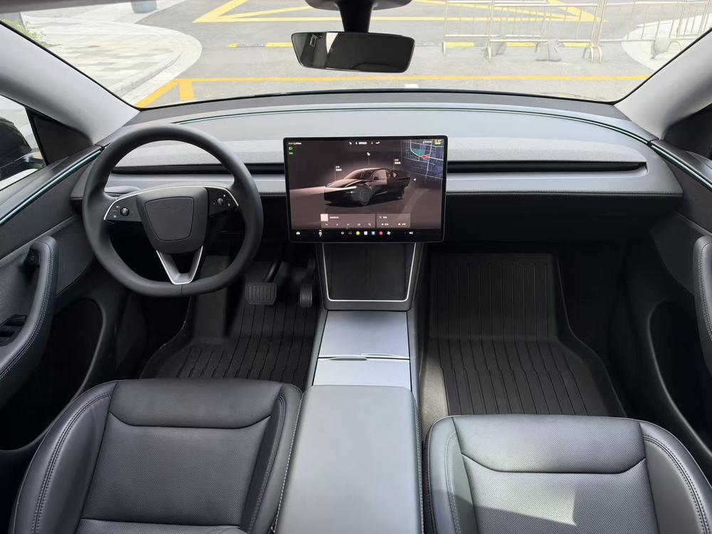 Tesla Model Y 2025 car image #7