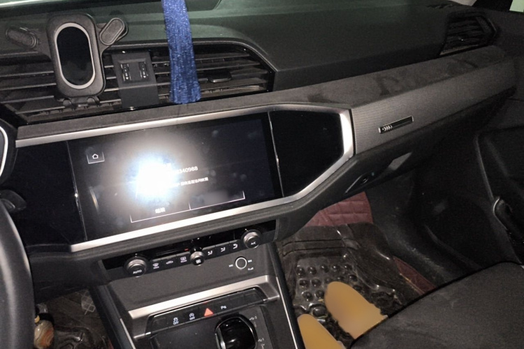 Audi Q3 2022 car image #17