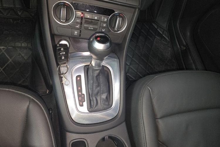 Audi Q3 2018 #18 Audi Q3 2018 car image #18