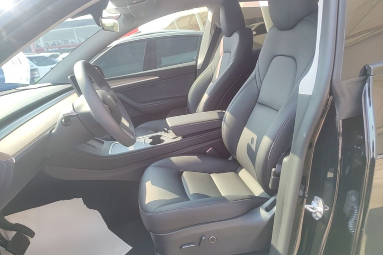 Tesla Model Y 2023 #15 Tesla Model Y 2023 car image #15