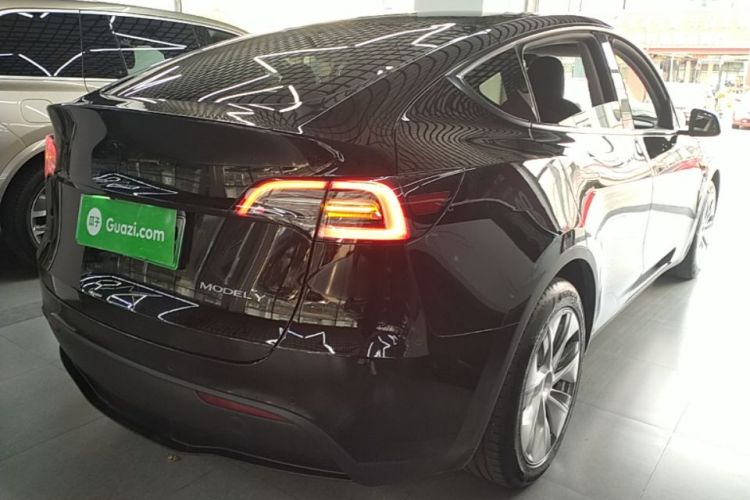 Tesla Model Y 2023 #7 Tesla Model Y 2023 car image #7