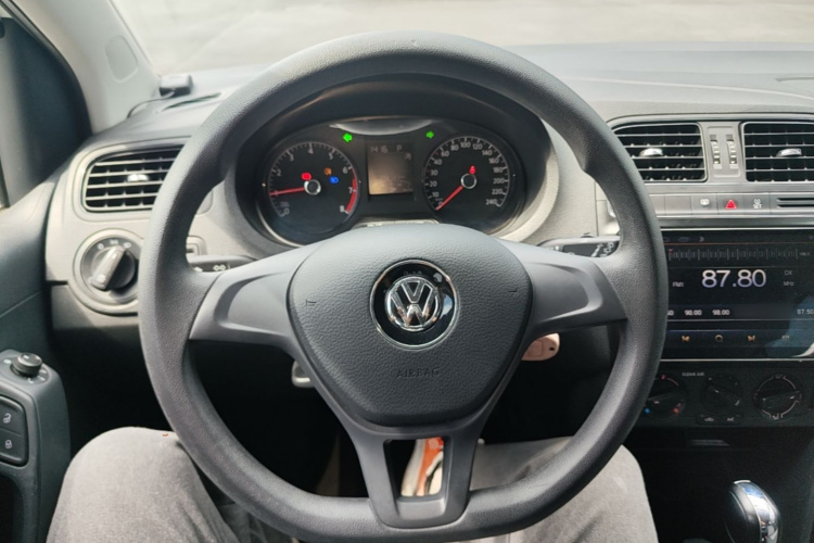 Volkswagen Polo 2018 car image #11