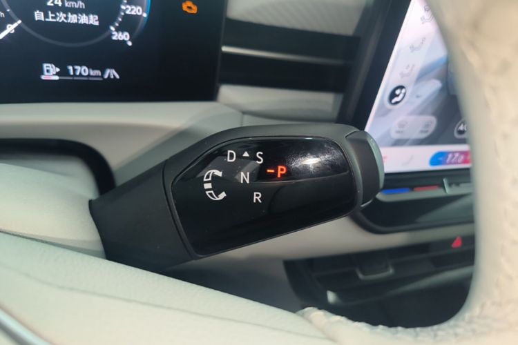 2025 car image #14