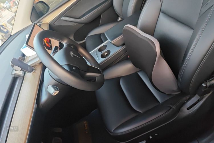 Tesla Model Y 2022 car image #17