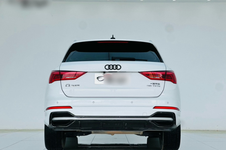 Audi Q3 2022 car image #8