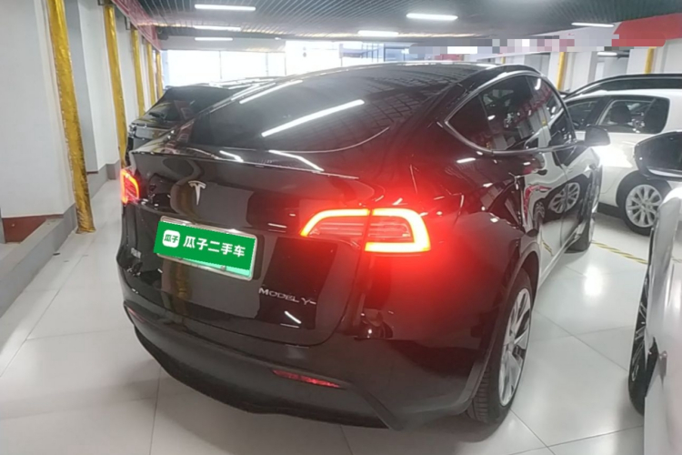 Tesla Model Y 2022 #5 Tesla Model Y 2022 immagine di auto #5
