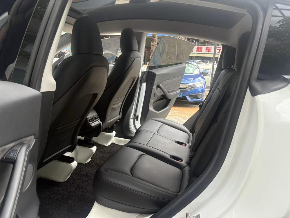 Tesla Model Y 2023 car image #17