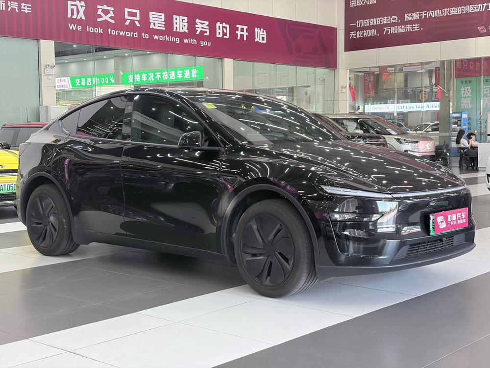 Tesla Model Y 2026 car image #3