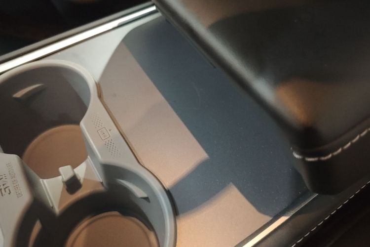 Tesla Model Y 2023 #9 Tesla Model Y 2023 car image #9