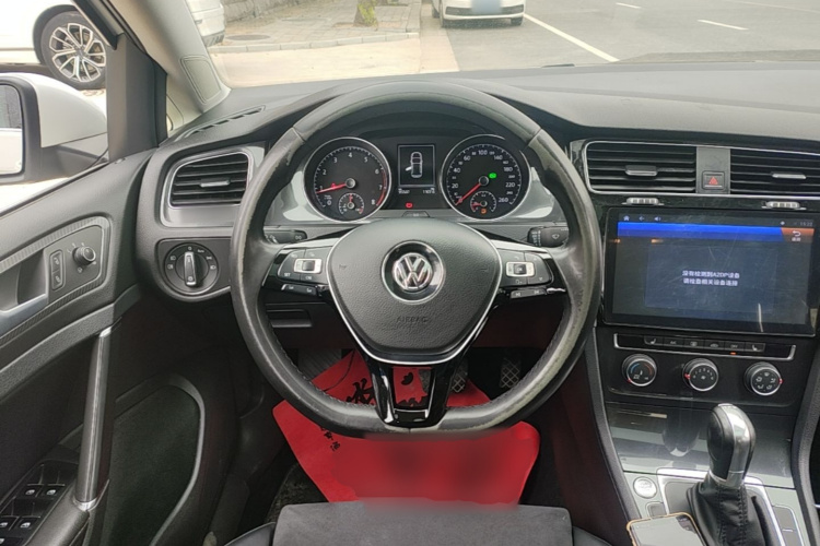 Volkswagen Golf 2018 car image #11