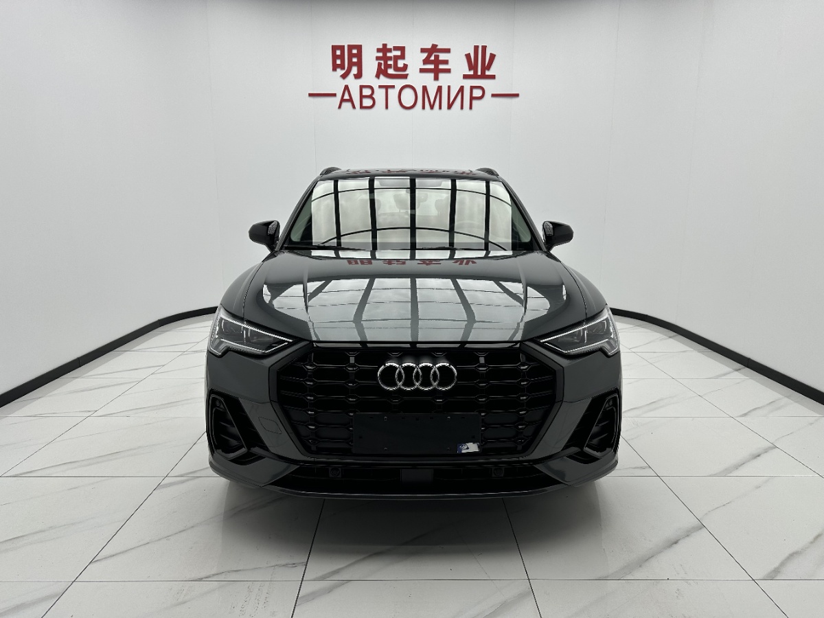 Audi Q3 2023 car image #2