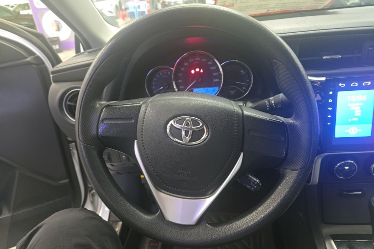 Toyota Corolla 2018 immagine di auto #11