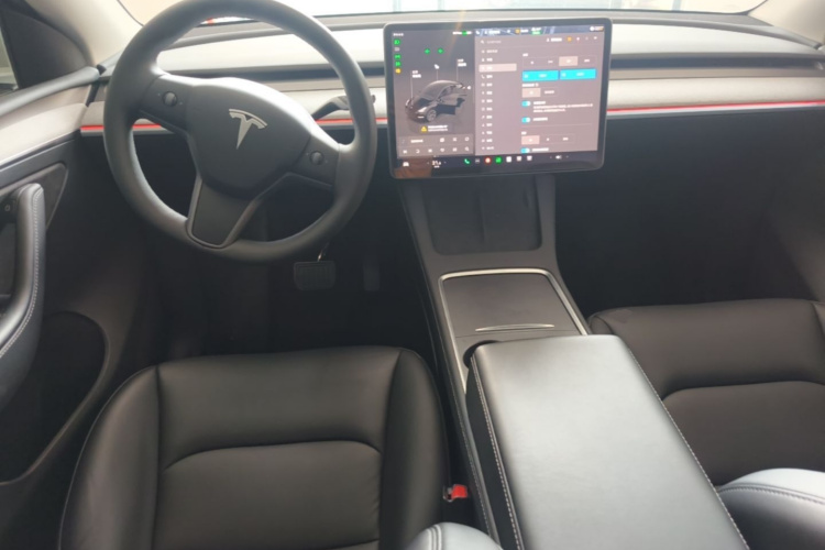 Tesla Model Y 2024 #10 Tesla Model Y 2024 car image #10