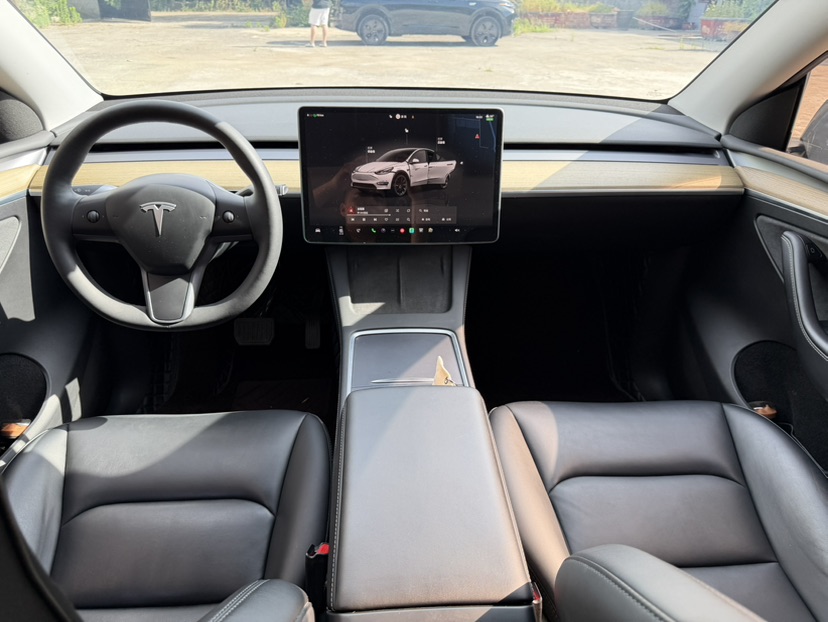 Tesla Model Y 2023 #6 Tesla Model Y 2023 car image #6