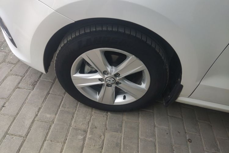 Volkswagen Polo 2016 car image #9