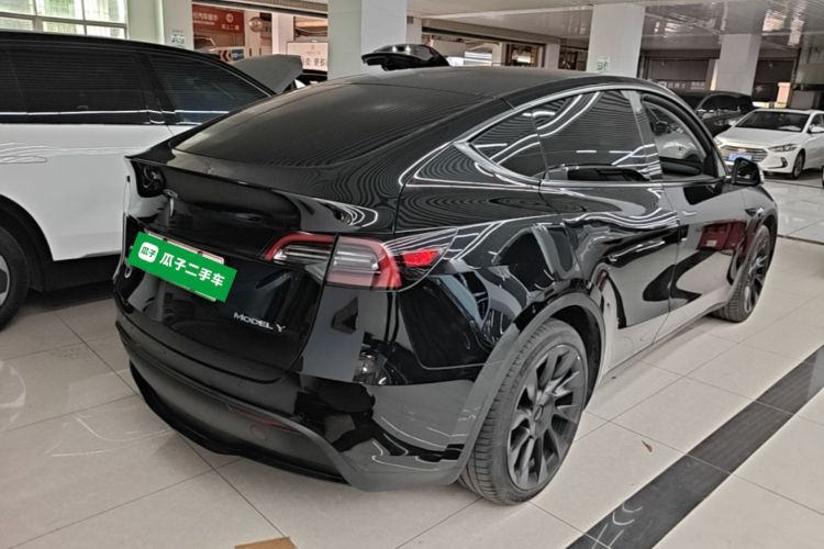 Tesla Model Y 2023 car image #5