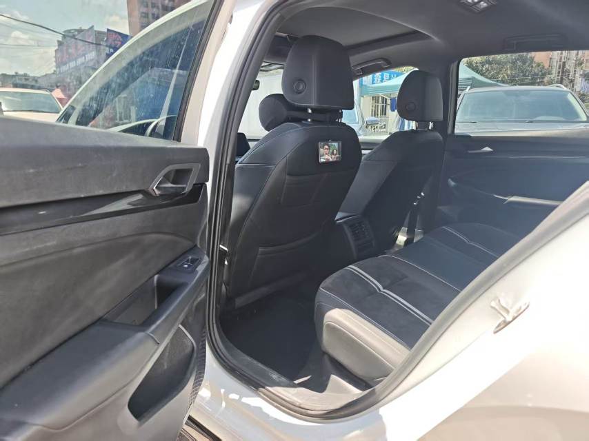 Volkswagen Golf 2022 car image #5