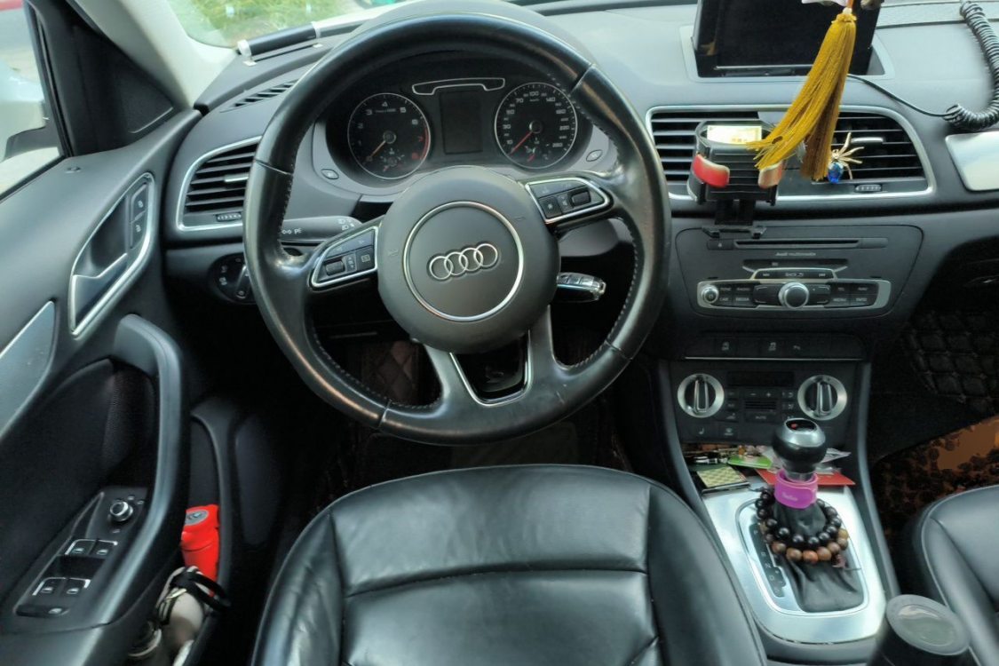 Audi Q3 2015 car image #22